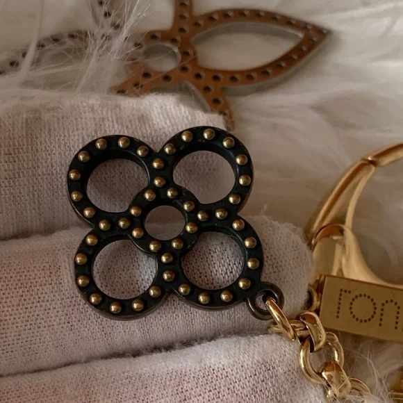 LV Fleur d’Épi Bag Charm / Key Holder ✨ - Picture 14 of 15